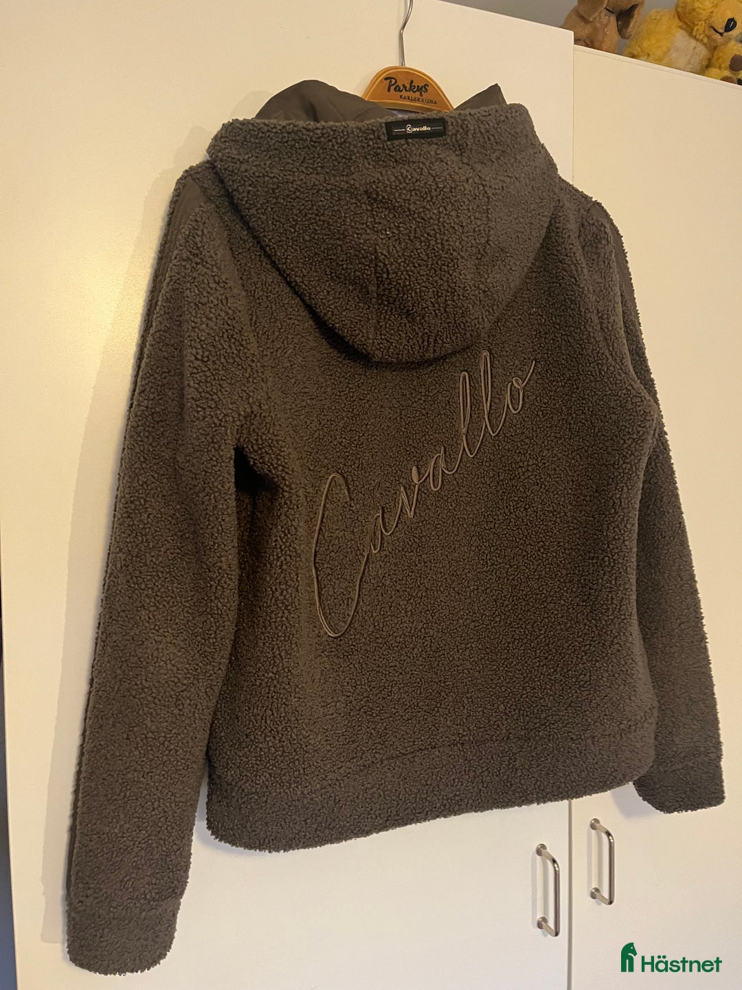 Övrigt Ridkläder ryttarutrustning till salu: Superfin Cavallo teddy fleece jacka M/L - Annons 5