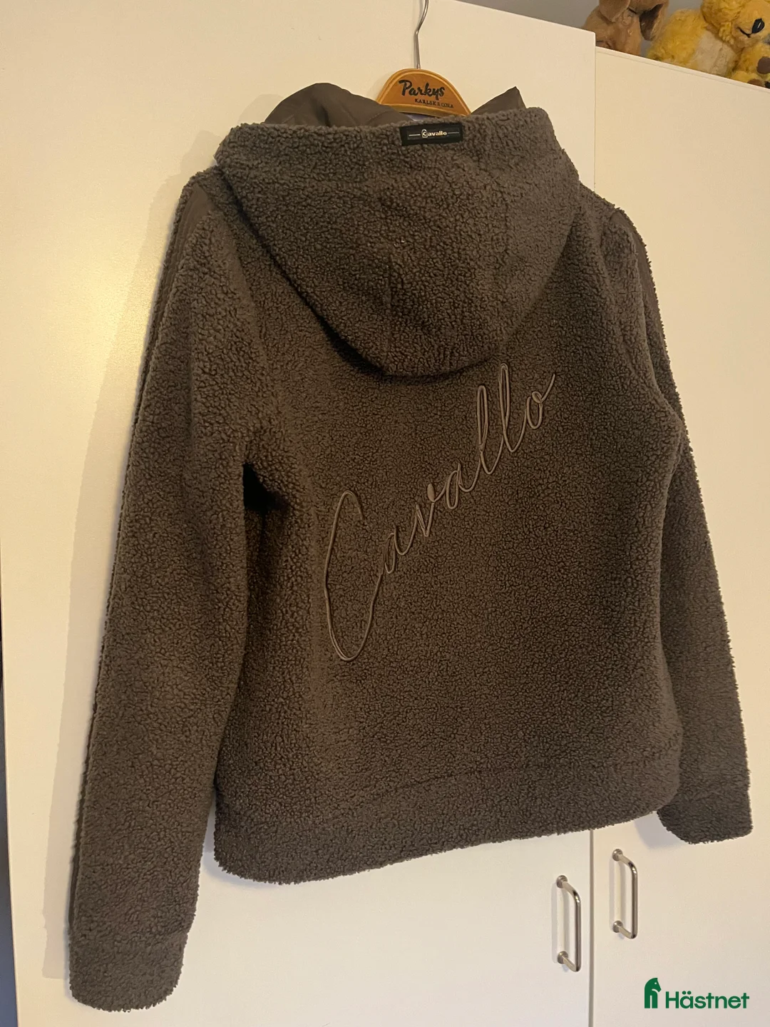 Övrigt Ridkläder ryttarutrustning till salu: Superfin Cavallo teddy fleece jacka M/L - Annons 5