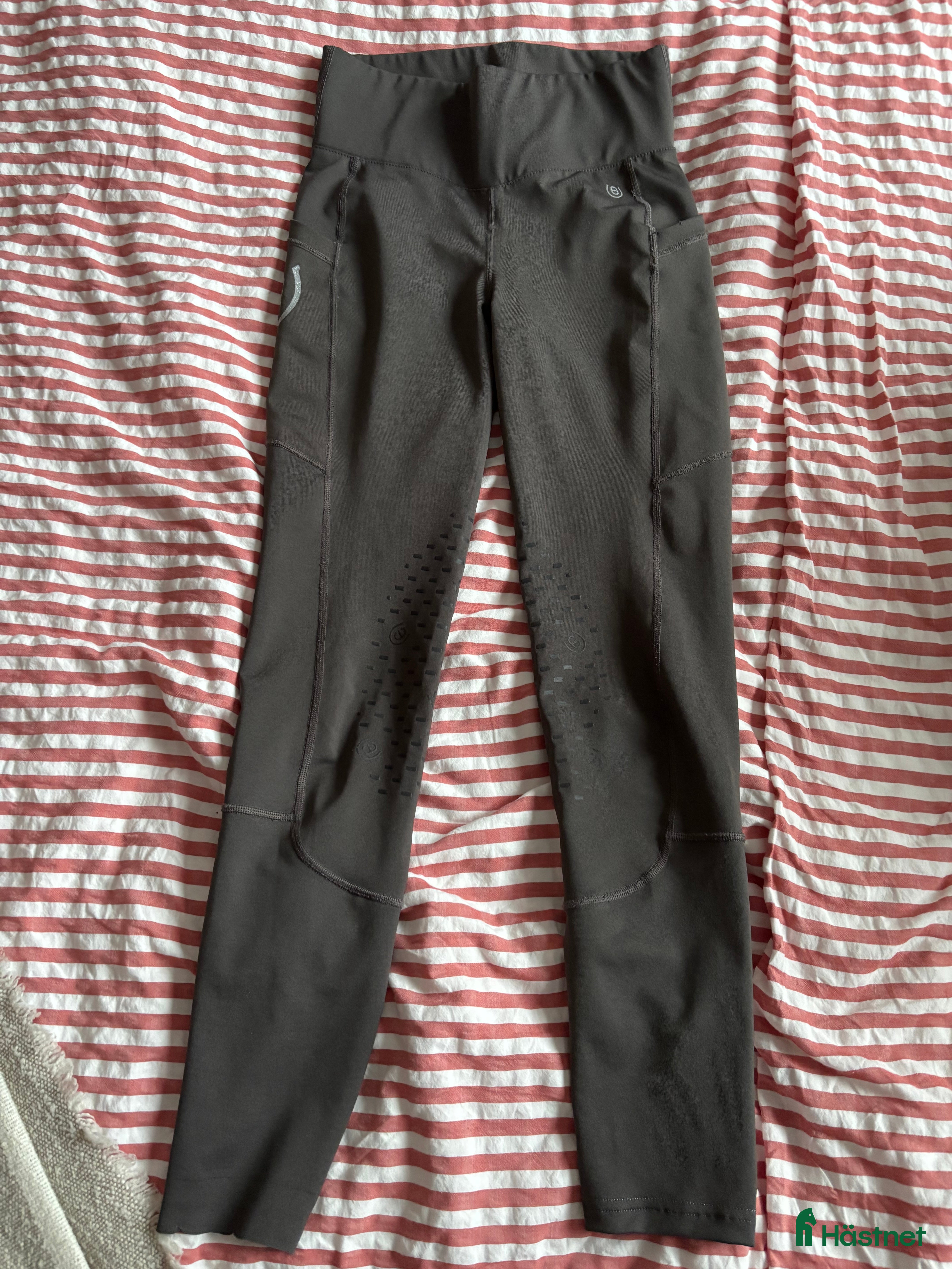 Ridbyxor ryttarutrustning till salu: Equestrian Stockholm ridbyxor - Annons 2