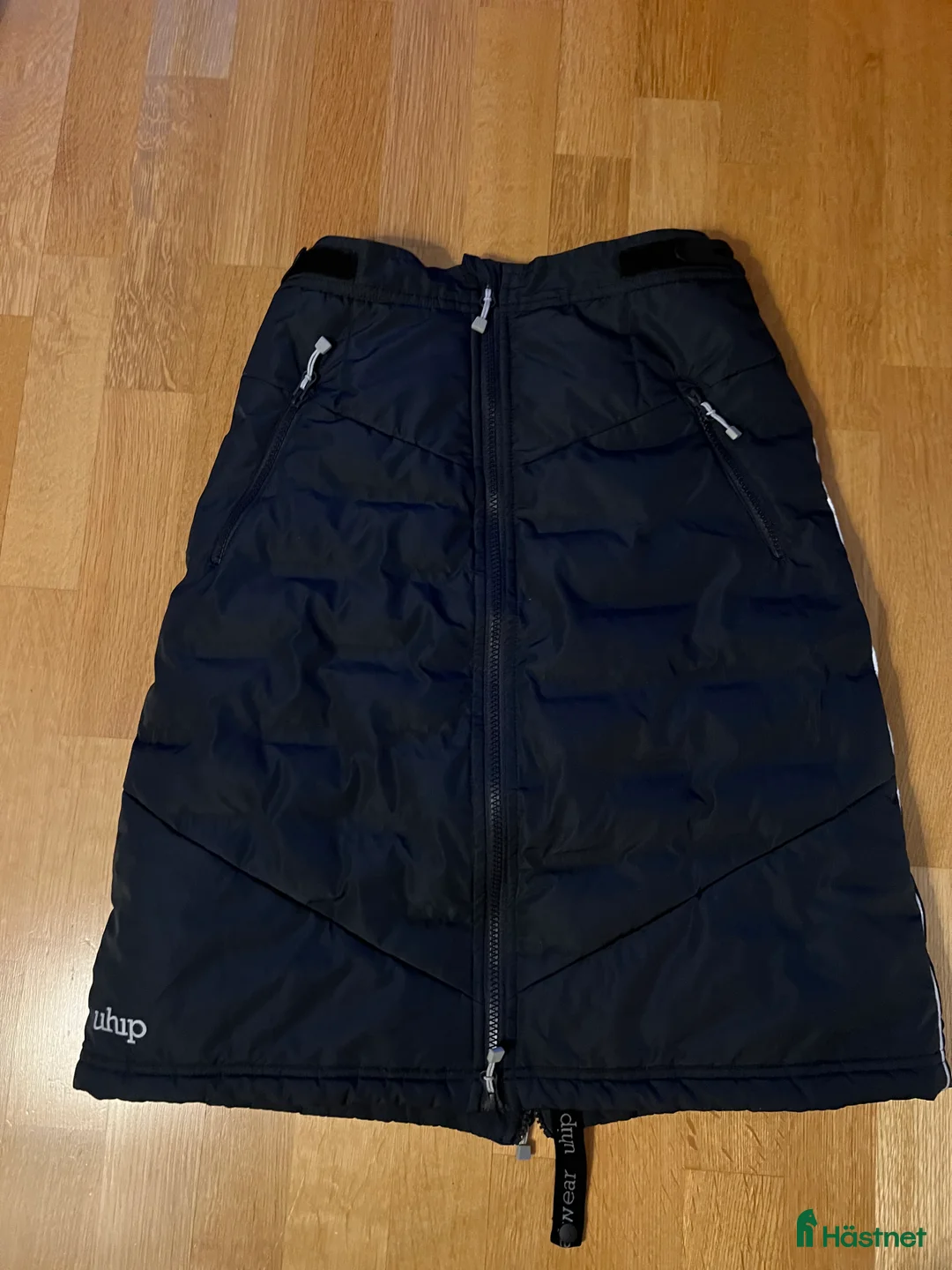 Jackor & Kavajer ryttarutrustning till salu: En super fin Uhip tid kjol - Annons 1