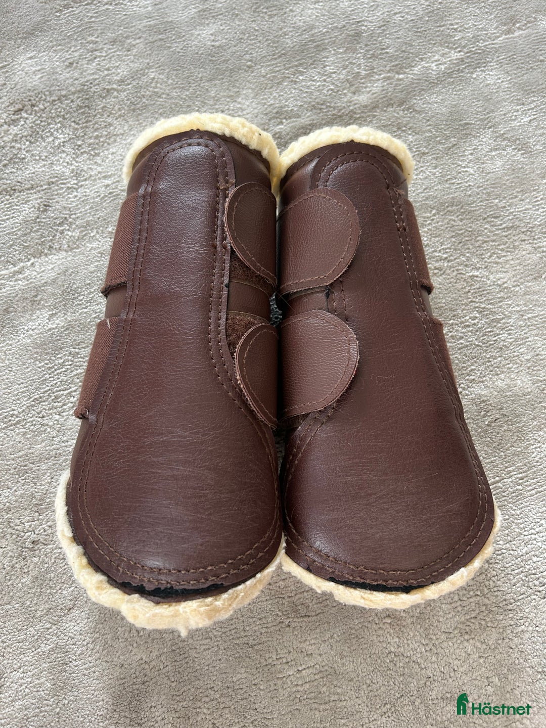 Benskydd hästutrustning till salu: Fluffiga Benskydd  i Nynäshamn - Annons 1