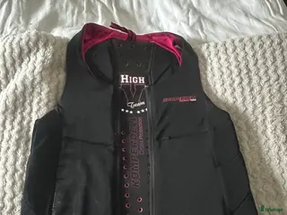 Säkerhetsvästar ryttarutrustning till salu: tunn säkerhetsväst från Komperdell - Annons 1