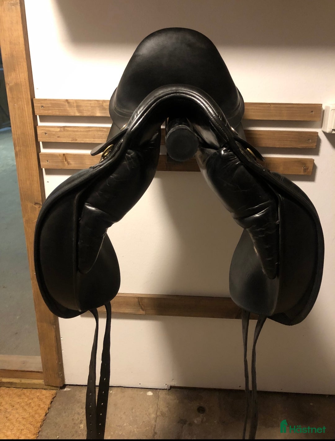 Sadlar hästutrustning till salu: Dressyrsadel Harry Dabbs i Laholm - Annons 2