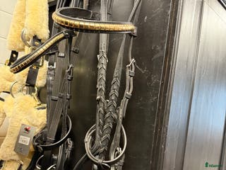 Träns hästutrustning till salu: Micklem träns med klinker pannband i Smedstorp - Annons 2