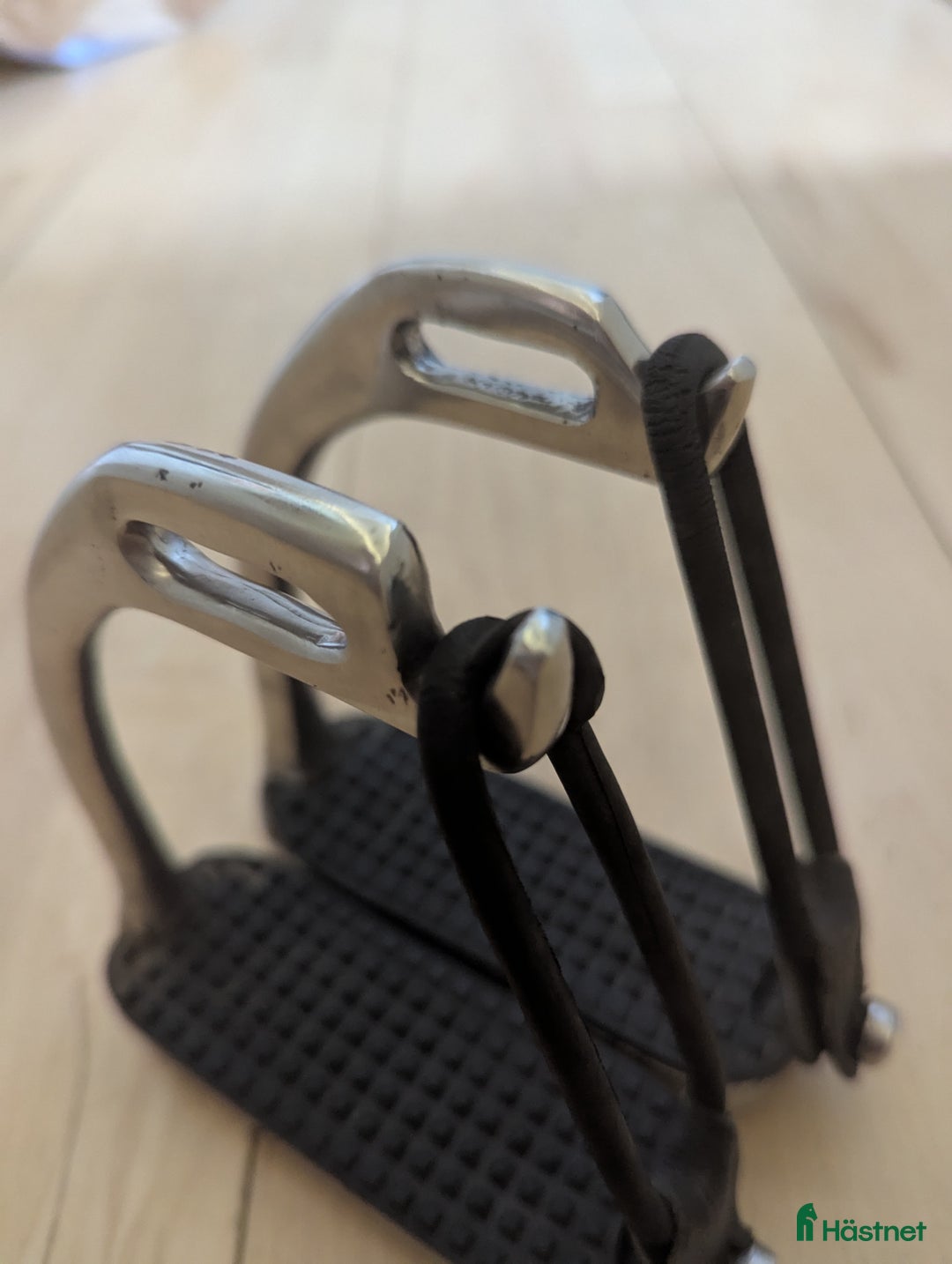 Stigbyglar hästutrustning till salu: Stigbyglar i Ås - Annons 2