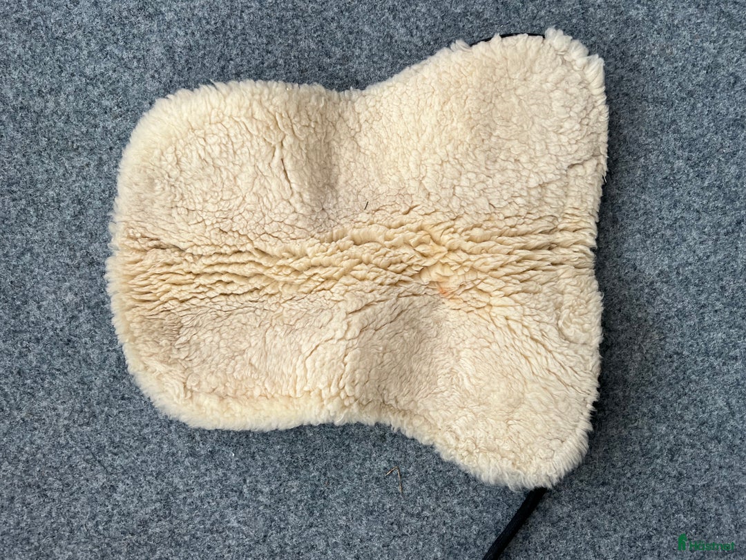 Sadeltillbehör hästutrustning till salu: Magplatta 135, fårskinnspadd  i Bankeryd - Annons 7