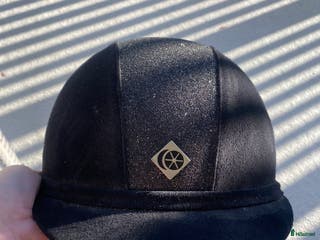 Hjälmar ryttarutrustning till salu: Charles Owen YR8 Sparkling svart i Eskilstuna - Annons 24