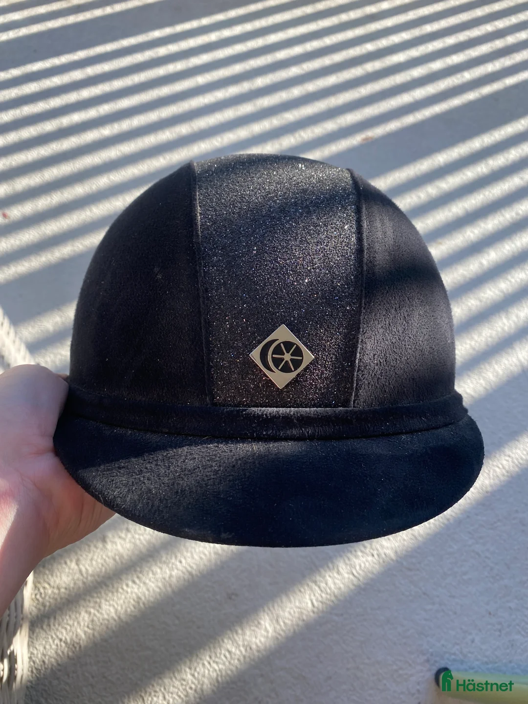 Hjälmar ryttarutrustning till salu: Charles Owen YR8 Sparkling svart i Eskilstuna - Annons 1