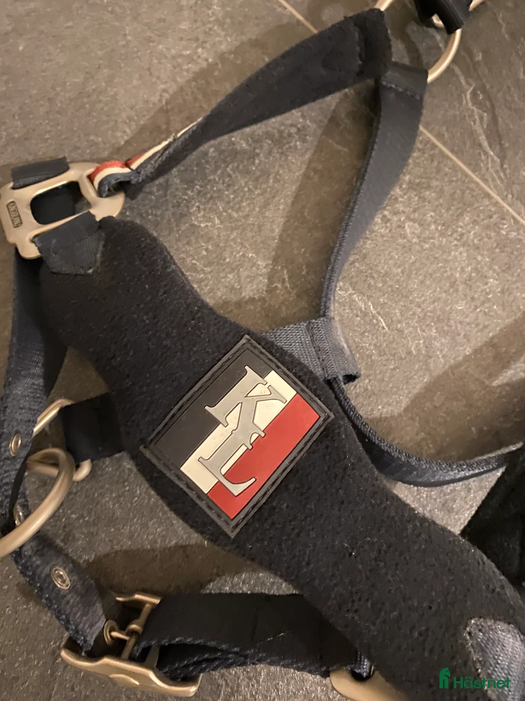 Övrig Hästutrustning hästutrustning till salu: Två nya grimmor med grimskaft Kingsland och Hööks - Annons 2