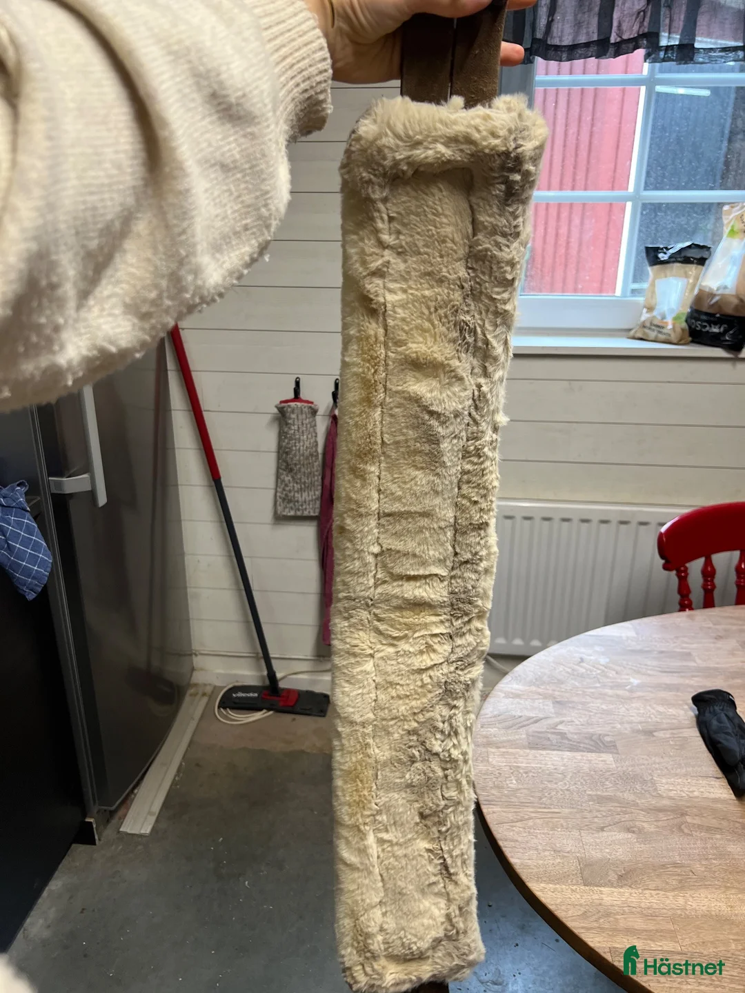 Sadeltillbehör hästutrustning till salu: Brun fluff sadelgjord från protector i Askim - Annons 4