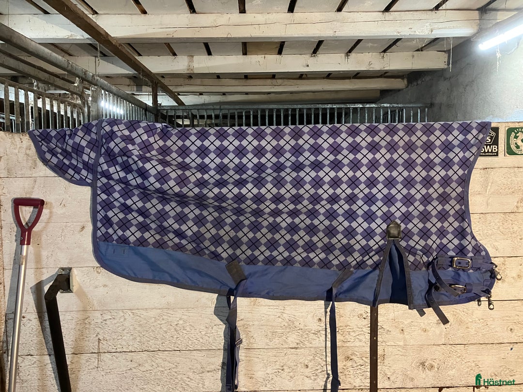 Täcken hästutrustning till salu: Täcken i 115cm vinter/regn i Skärplinge - Annons 9