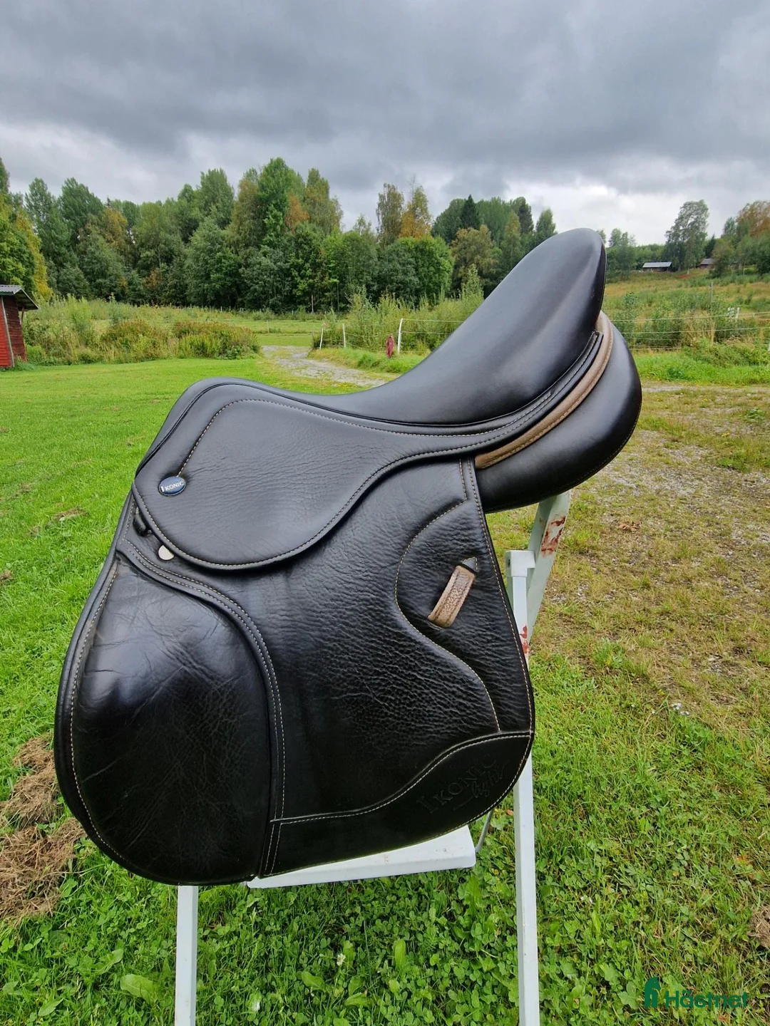 Sadlar hästutrustning till salu: Ikonic light 15.5  - Annons 7