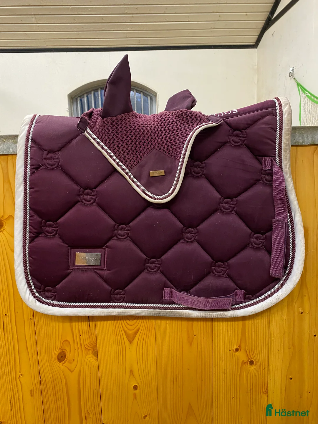 Schabrak & Vojlockar hästutrustning till salu: ES schabrak och huva  - Annons 1