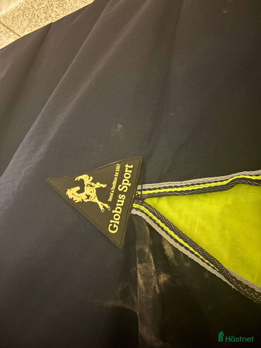 Täcken hästutrustning till salu: Regntäcke med halvhals från Globus 0g  i Lessebo - Annons 3