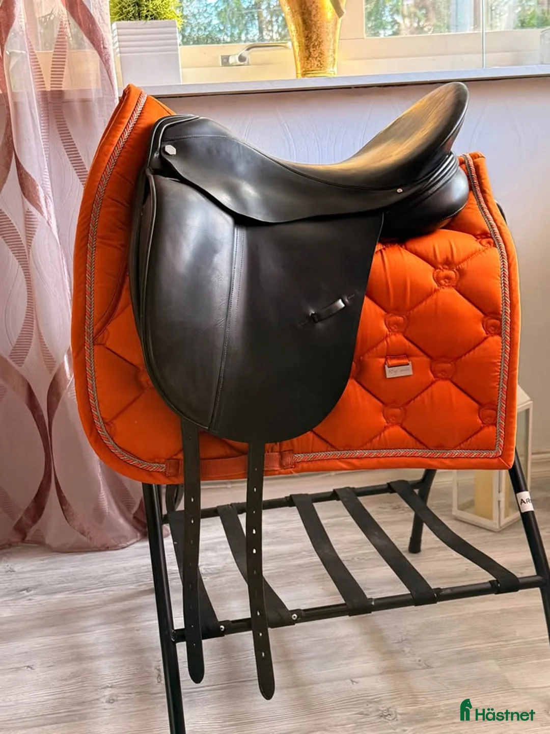 Sadlar hästutrustning till salu: Otroligt skön dressyrsadel - Annons 1