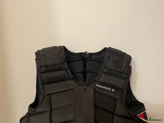 Säkerhetsvästar ryttarutrustning till salu: Svart ridväst till salu i Södertälje - Annons 24