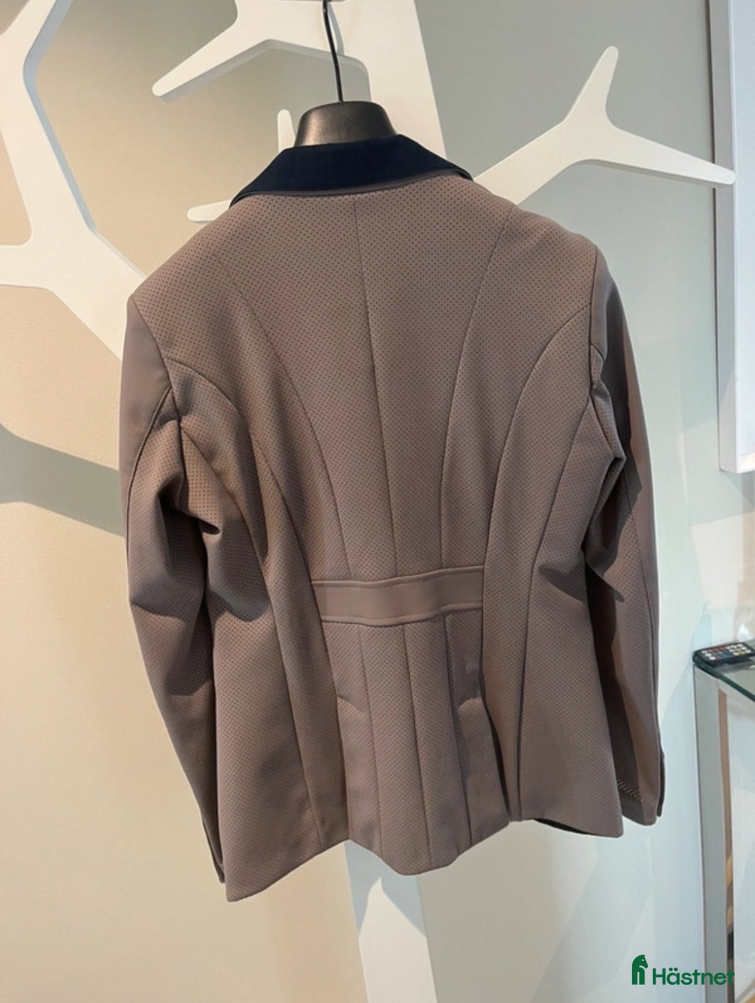 Jackor & Kavajer ryttarutrustning till salu: Kavaj i superfint skick  i Bjärred - Annons 4