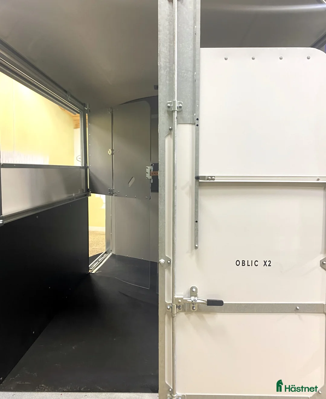 Hästtransporter  fordon & transport till salu: Oblic X -stor diagonallastad modell + sadelkammare - Annons 9