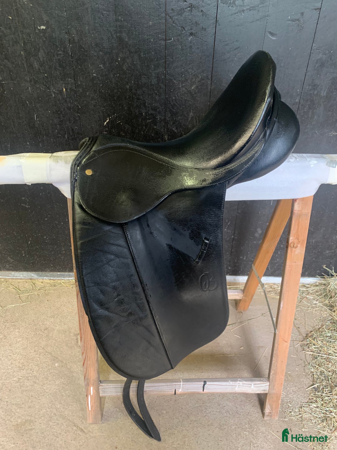 Sadlar hästutrustning till salu: Dressyrsadel Bates Caprilli 16" i Kimstad - Annons 1