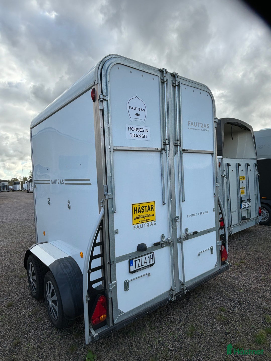 Hästtransporter  fordon & transport till salu: Rymlig Fautras med möjligheter! i Skurup - Annons 3