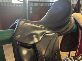 Sadlar hästutrustning till salu: Super härlig dressyrsadel till bra pris!! i Hörby - Annons 12
