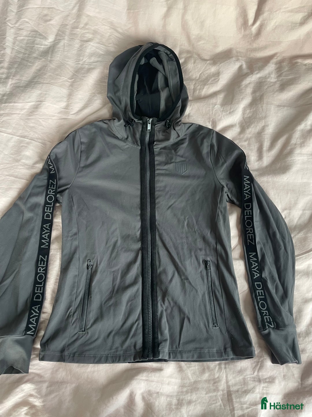 Övrigt Ridkläder ryttarutrustning till salu: Ridtröja i Lysekil - Annons 1