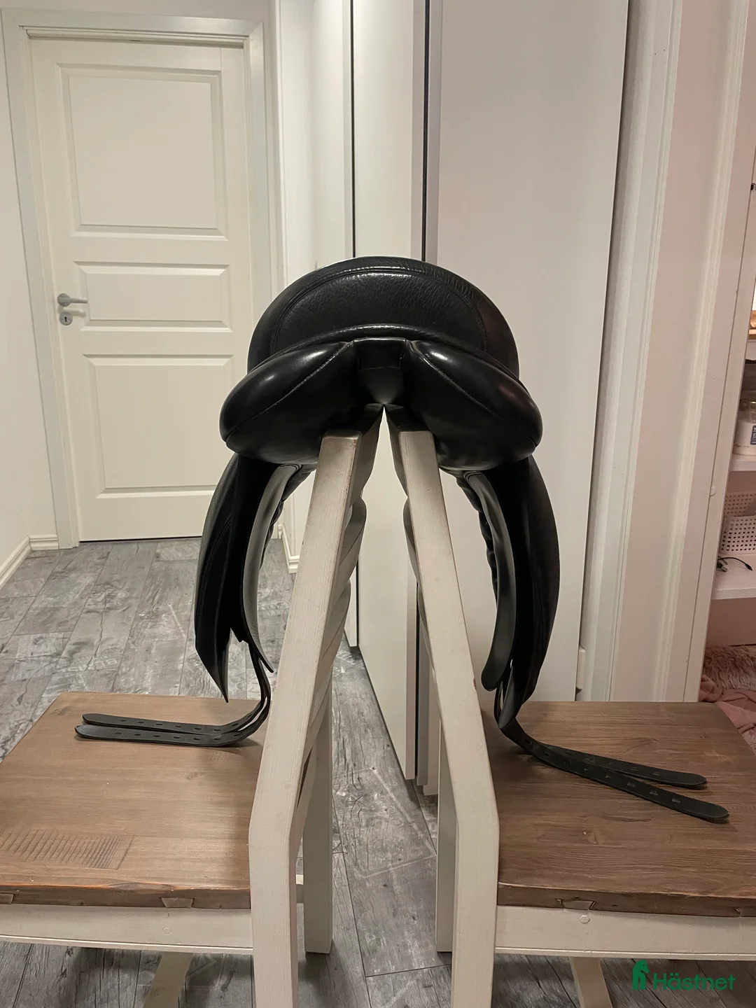 Sadlar hästutrustning till salu: Dressyrsadel Morris and Noland  - Annons 3