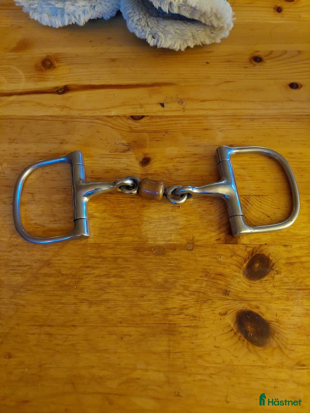 Bett hästutrustning till salu: D-ringsbett med rulle säljes  i Norrköping - Annons 1