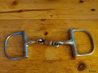 Bett hästutrustning D-ringsbett med rulle säljes i Norrköping - Annons 17