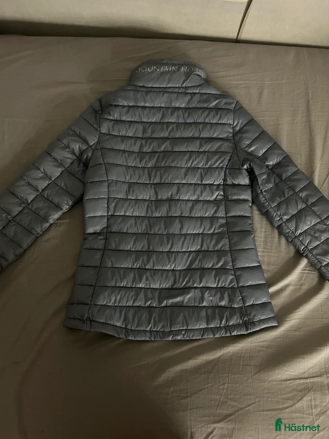 Jackor & Kavajer ryttarutrustning till salu: Oanvänd Mountain horse jacka! i Varberg - Annons 2