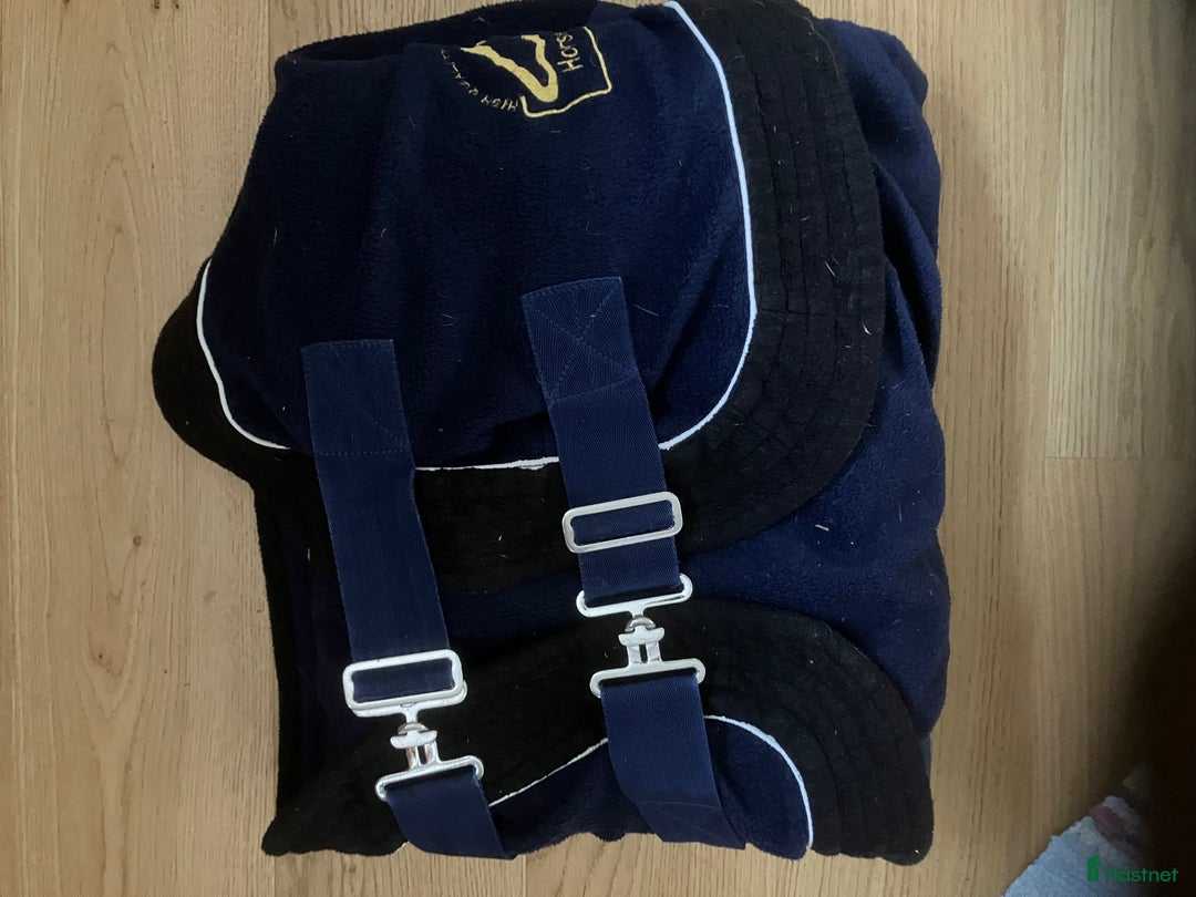 Täcken hästutrustning till salu: Div täcken i Värnamo - Annons 3