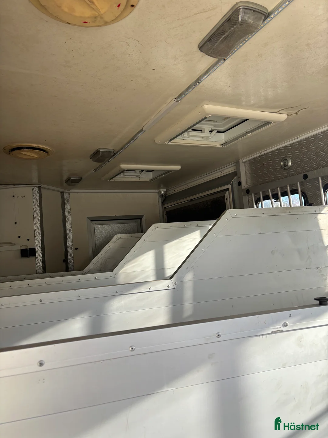 Hästlastbilar  fordon & transport till salu: 4 hestes lastbil med living - Annons 10