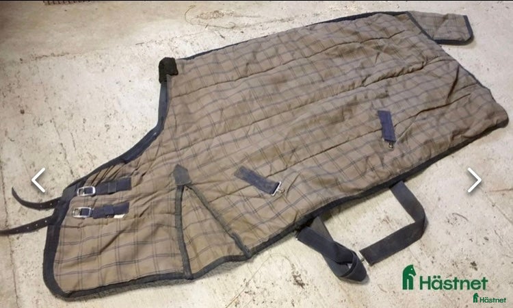 Täcken hästutrustning till salu: Rutigt vintertäcke ca 250g i Sösdala - Annons 1