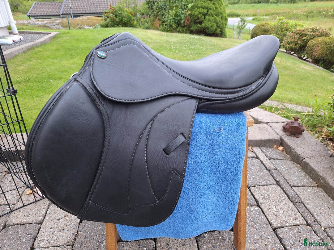 Sadlar hästutrustning till salu: Knights Siddhant 16,5 Svart hoppsadel i Torslanda - Annons 1