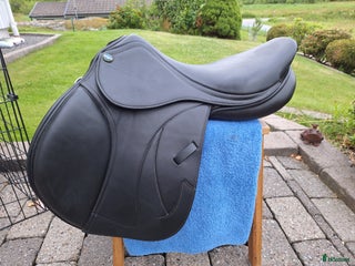 Sadlar hästutrustning till salu: Knights Siddhant 16,5 Svart hoppsadel i Torslanda - Annons 2