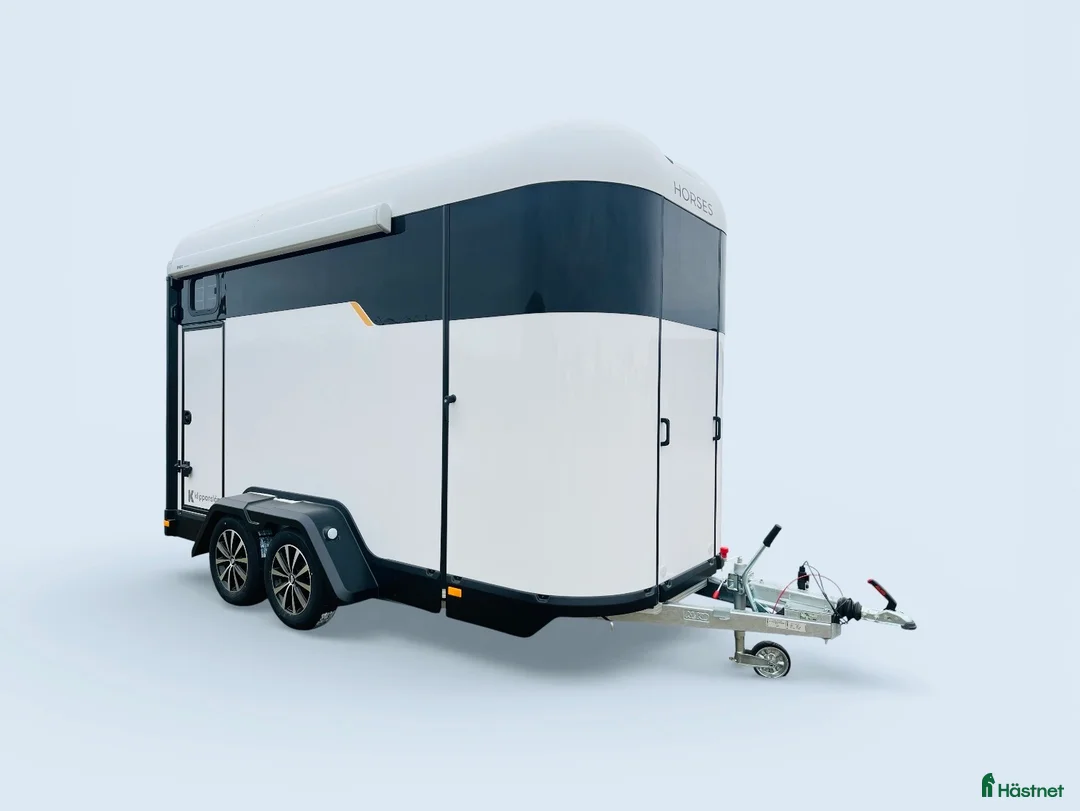 Hästtransporter  fordon & transport till salu: Forzab EQ3R Stuteri Finns i lager  - Annons 1