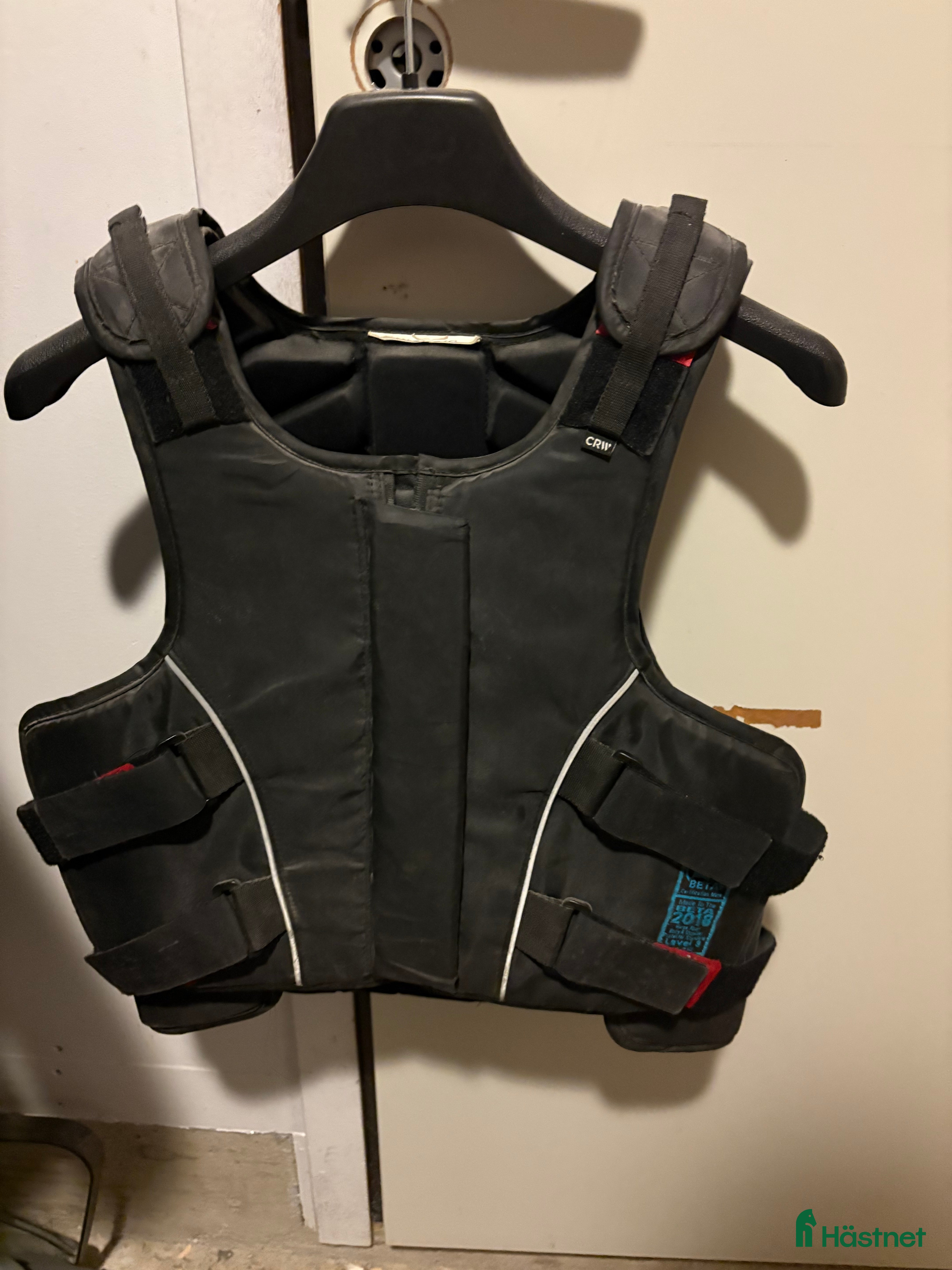 Säkerhetsvästar ryttarutrustning till salu: Begagnad väst i Dvärsätt - Annons 10