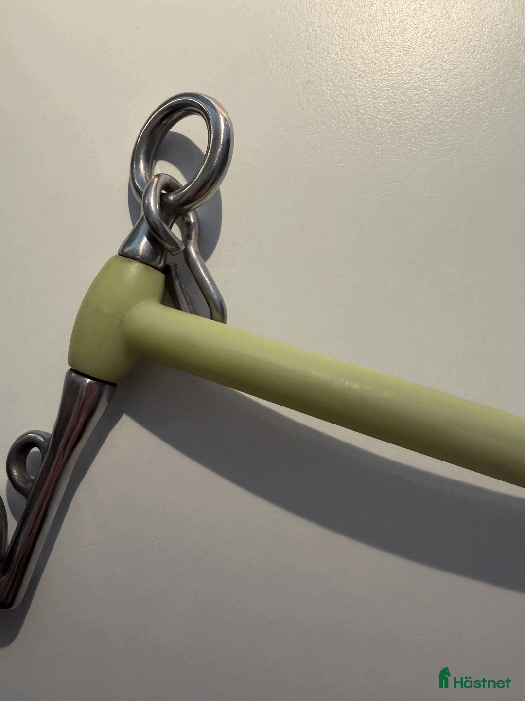 Bett hästutrustning till salu: Globus softbit kandarstång med äppelsmak - Annons 2