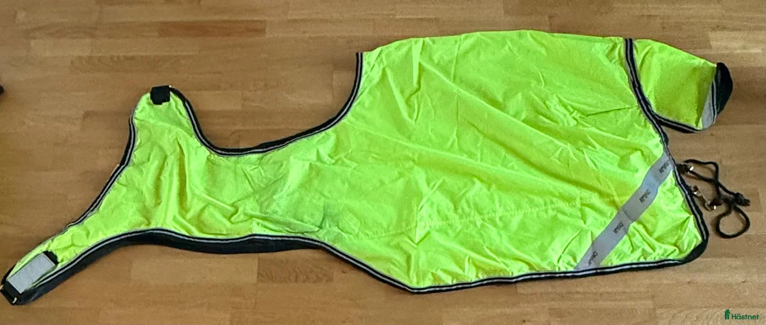 Täcken hästutrustning till salu: Ländtäcken i Vikingstad - Annons 1