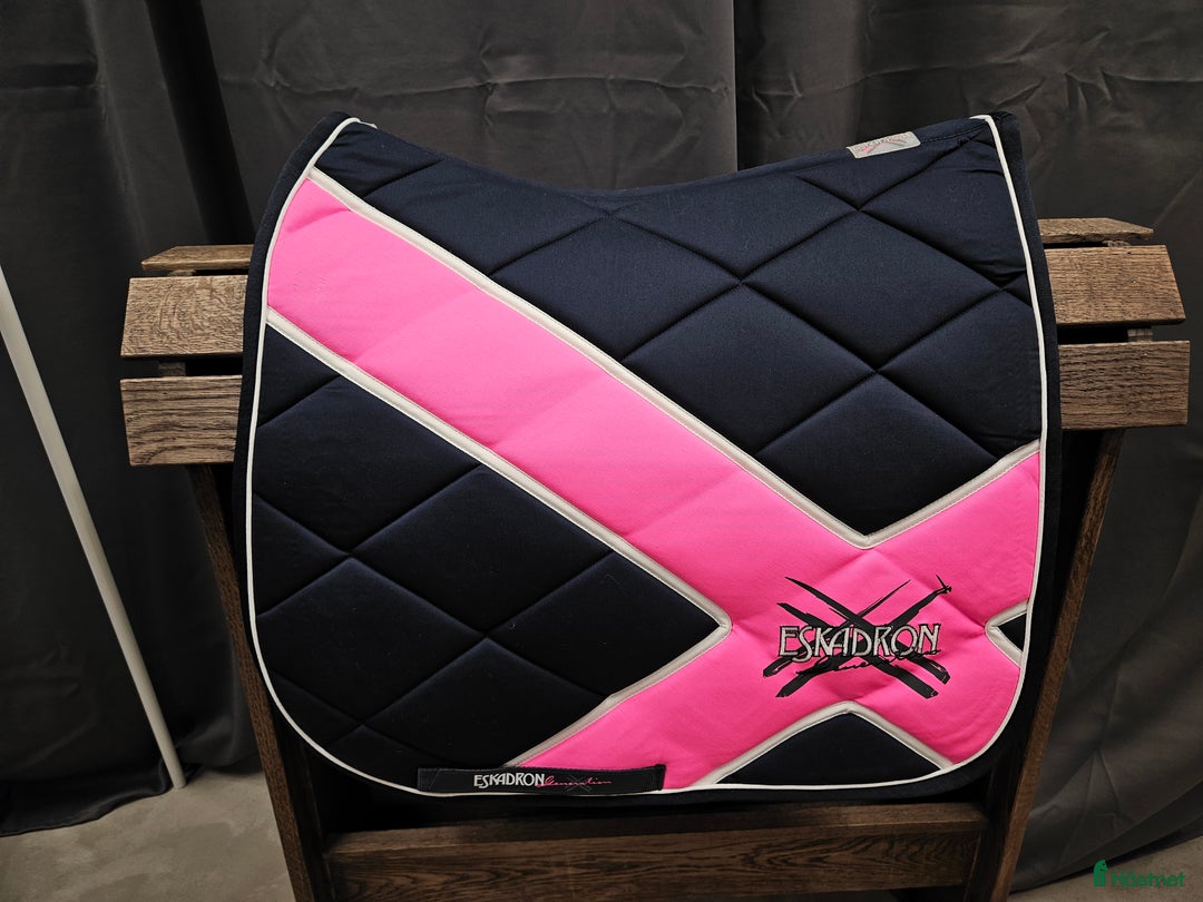 Schabrak & Vojlockar hästutrustning till salu: Schabrak, full, Eskadron i Gällivare - Annons 1