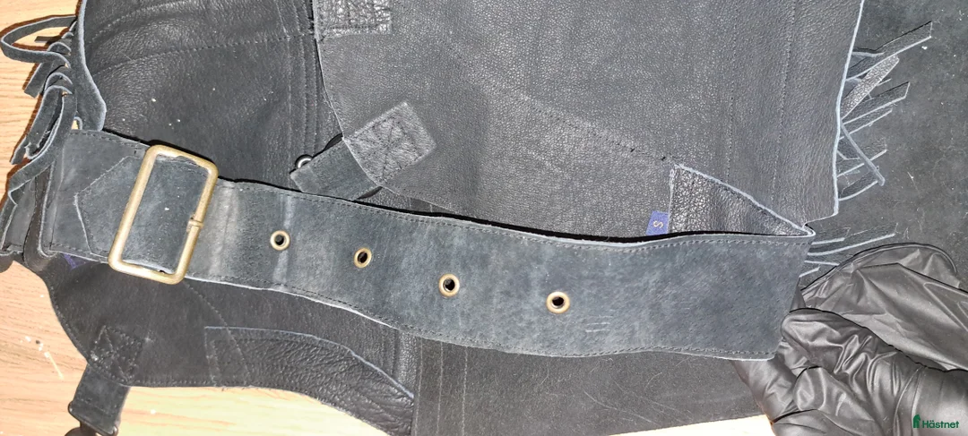 Övrigt Ridkläder ryttarutrustning till salu: Chaps i äkta läder  i Sjöbo - Annons 4