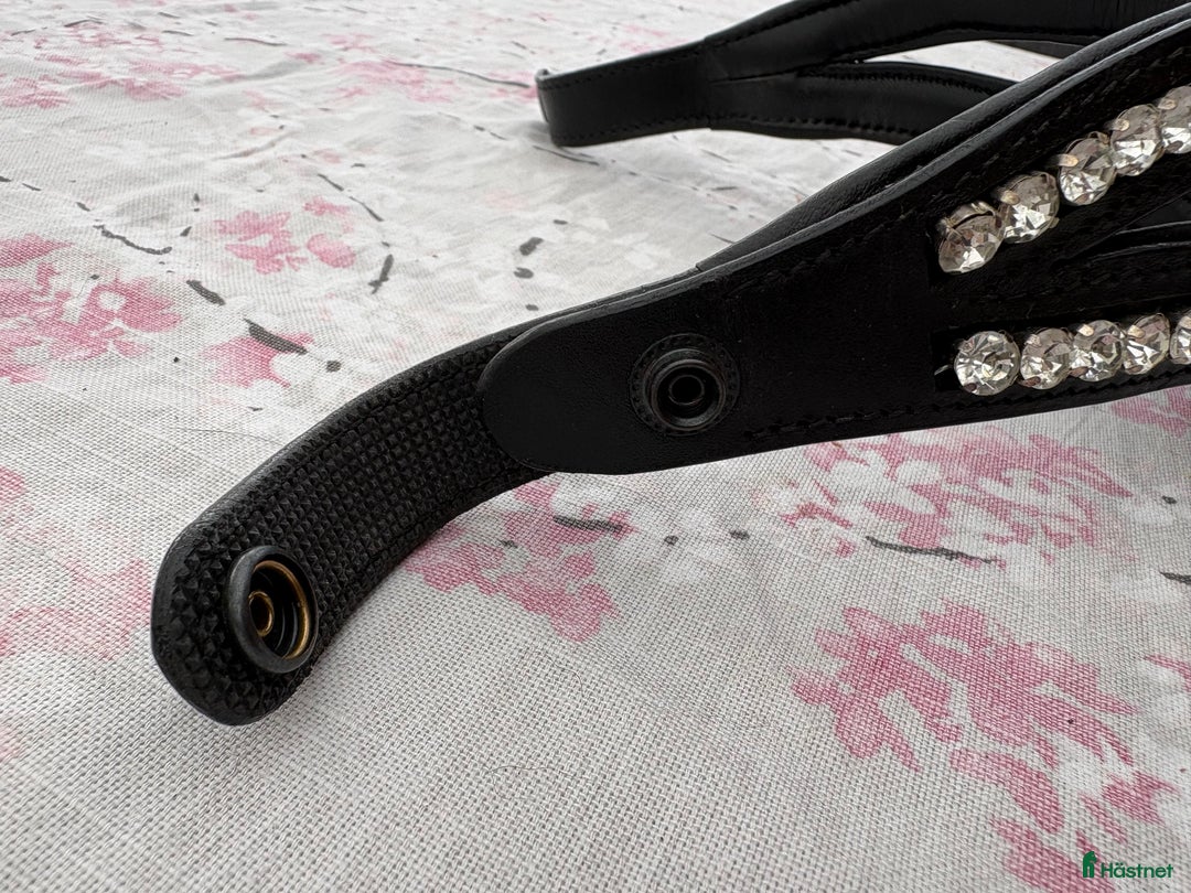 Övrig Hästutrustning hästutrustning till salu: Dubbelt svart pannband med bling cob  i Vaggeryd - Annons 3