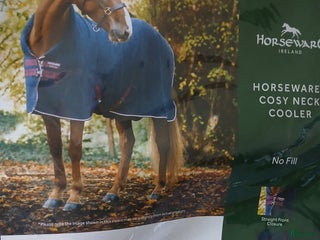 Täcken hästutrustning till salu: Horseware Cosy neck cooler 145 cm i Bergshamra - Annons 1