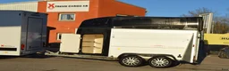 Hästtransporter  fordon & transport till salu: Thiel Primus Alu Sadelkammare Totalvikt 1500kg i Kvicksund - Annons 1
