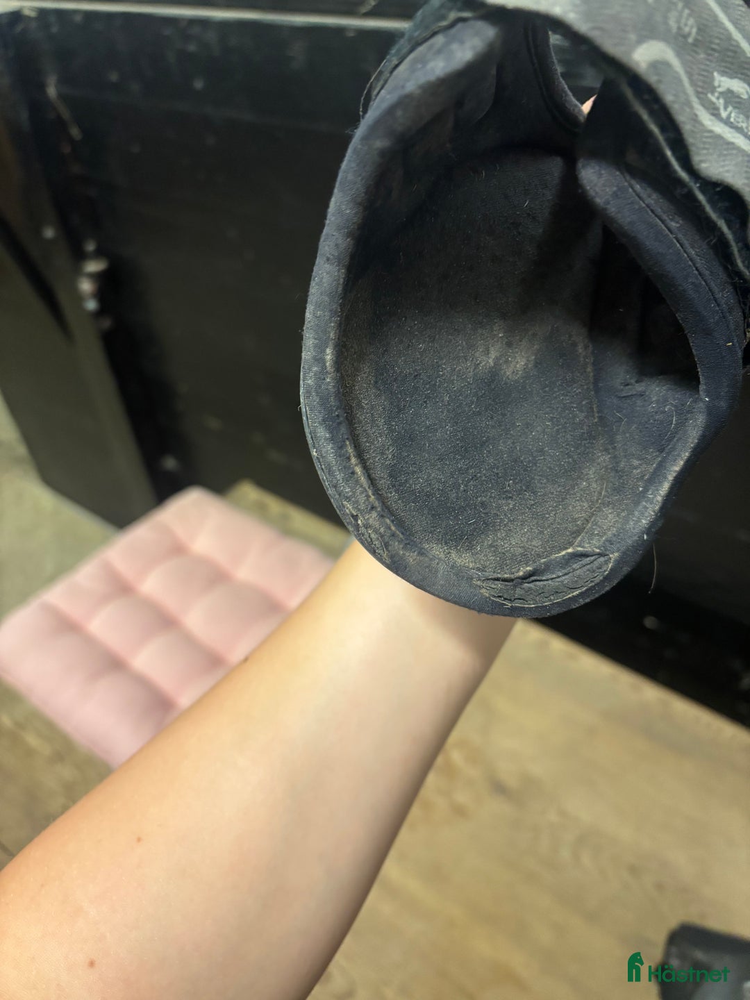 Benskydd hästutrustning till salu: Svarta Veredus bakskydd i Värnamo - Annons 2