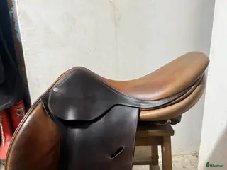 Sadlar hästutrustning till salu: Butet hoppsadel 17”, brun i Trollhättan - Annons 1