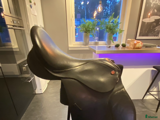 Sadlar hästutrustning till salu: Allroundsadel 17 tum i Vendelsö - Annons 13