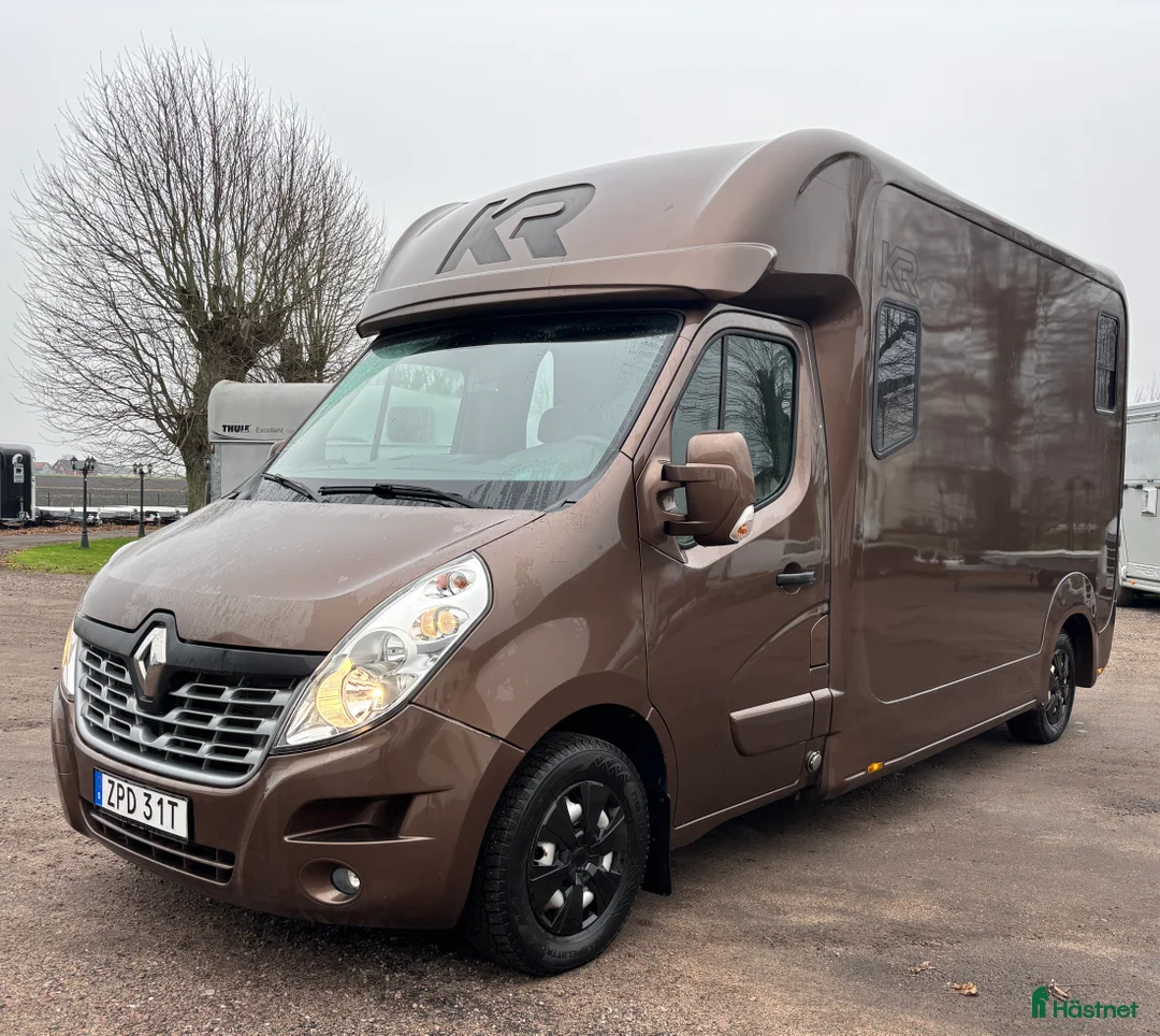 Hästlastbilar  fordon & transport till salu: Renault Master Krismar hästbil  i Laholm - Annons 1