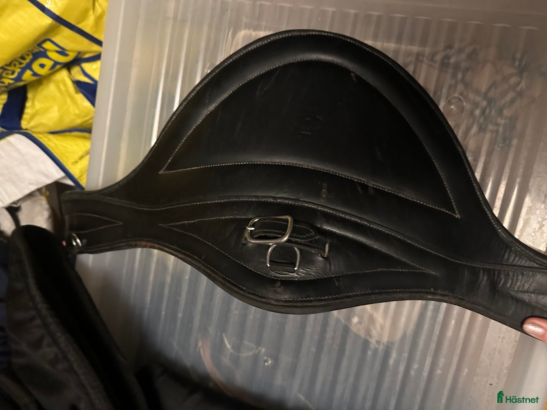Sadeltillbehör hästutrustning till salu: Svart hoppjord 110 cm i Borlänge - Annons 1