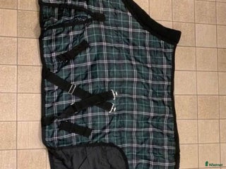 Täcken hästutrustning till salu: Täcken & schabrak i Tullinge - Annons 1